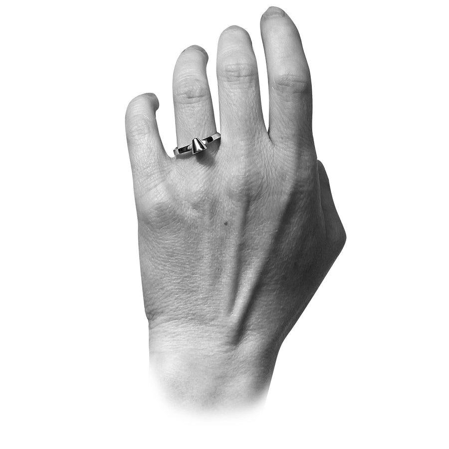 Love Bauhaus - v - designový zásnubní prsten s briliantem 14kt au 2, 4 g / černý diamant 0,10ct a 0,02ct briliant - antonielecher