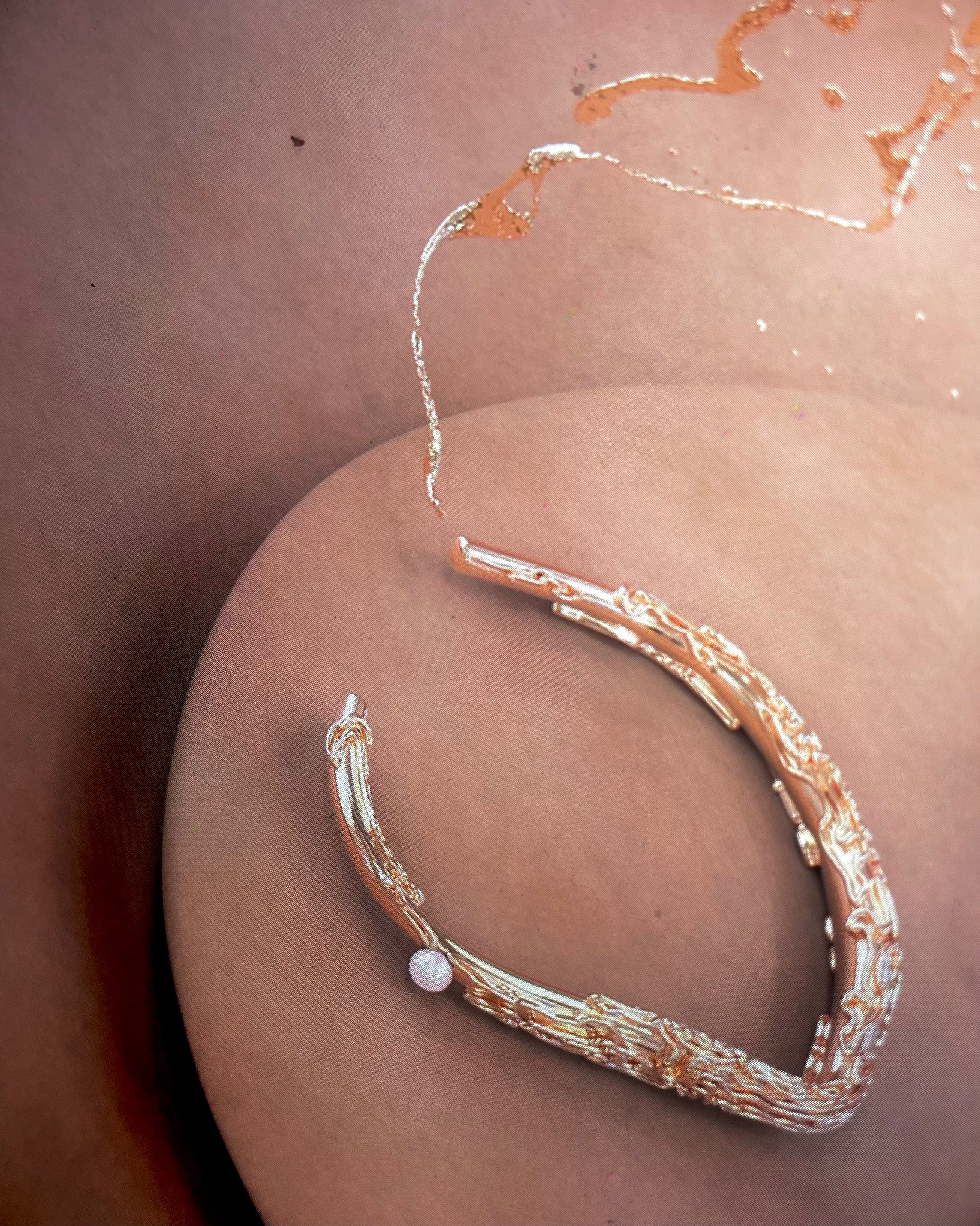 Náhrdelníky a náramky