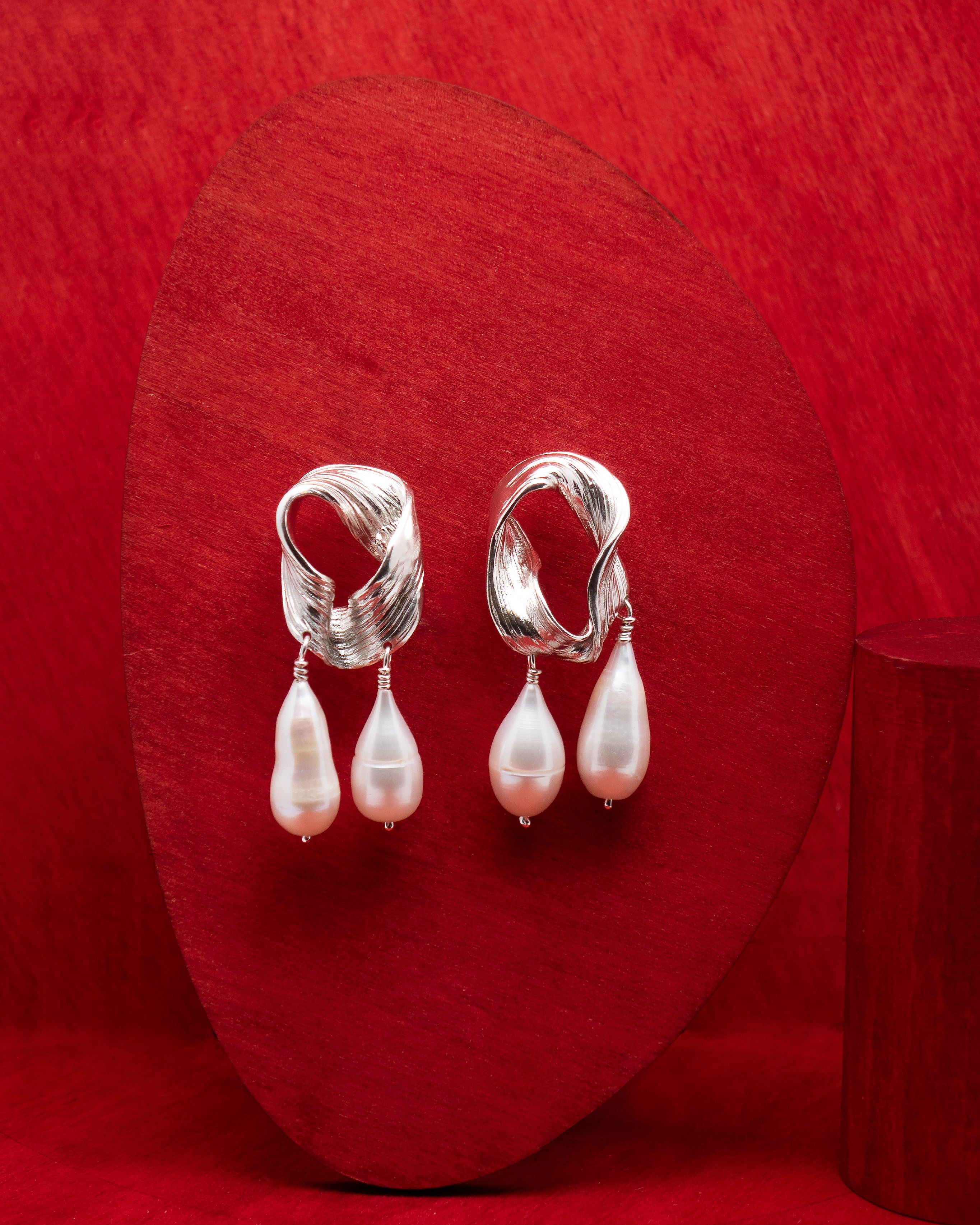 Flow II - stříbrné náušnice s perlami - 925/1000 ag cca 14 g NA OBJEDNÁNÍ