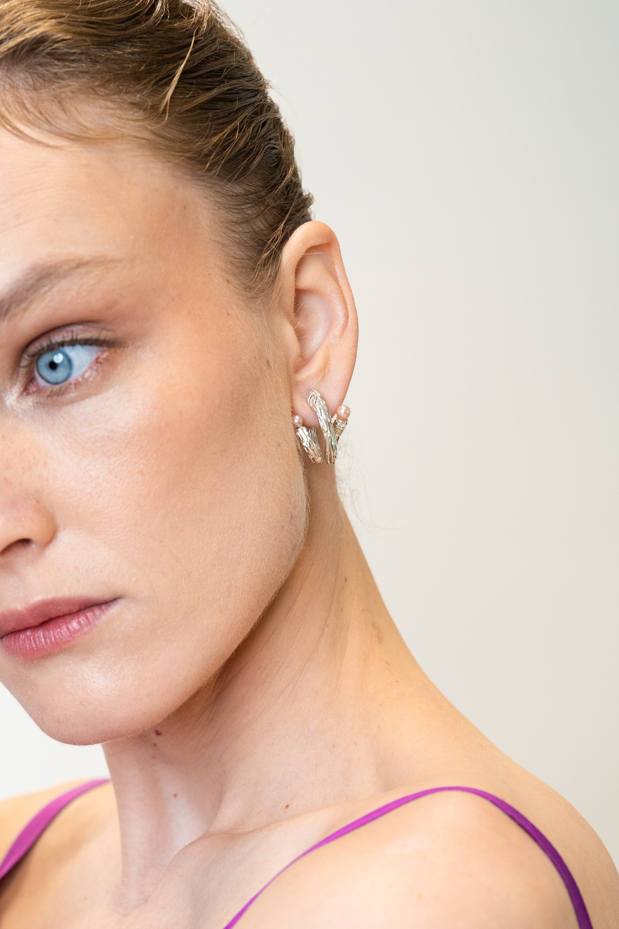 Náušnice Nacre Brain Coral designový roztahovák s říčními perlami- ag / au