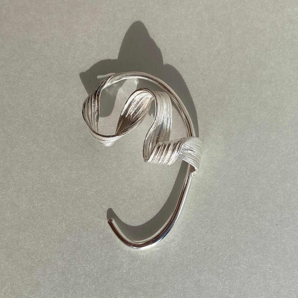 Flow II - stříbrná náušnice cuff- 925/1000 ag cca 11.78 g