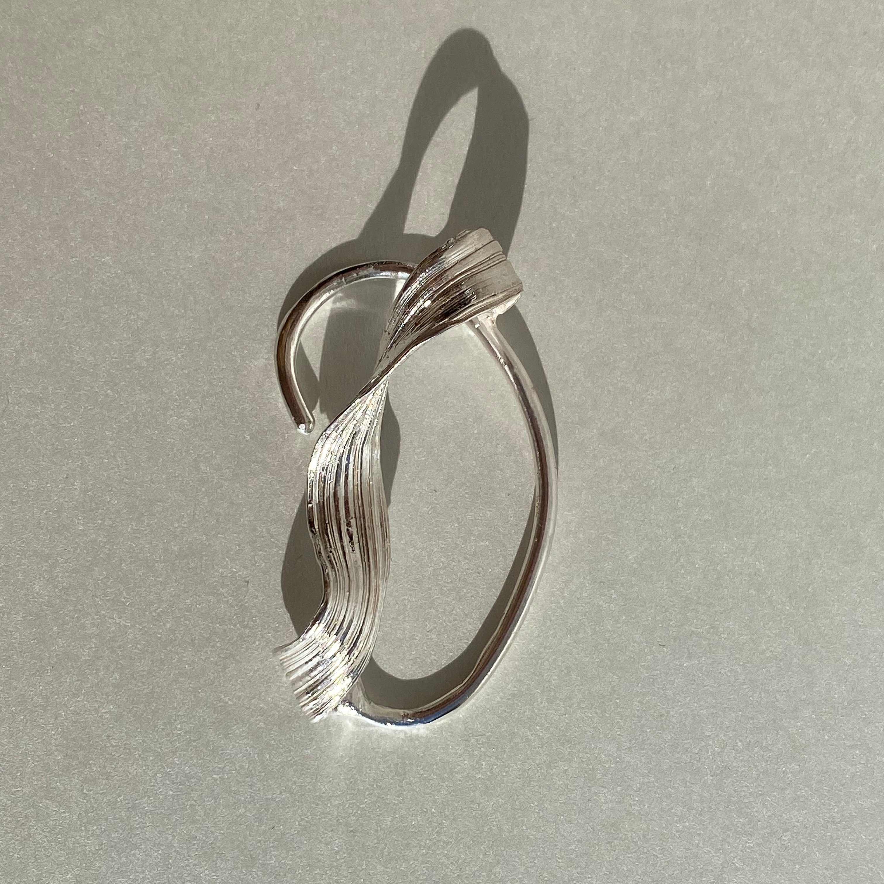 Flow II - stříbrná náušnice cuff- 925/1000 ag cca 13.65 g