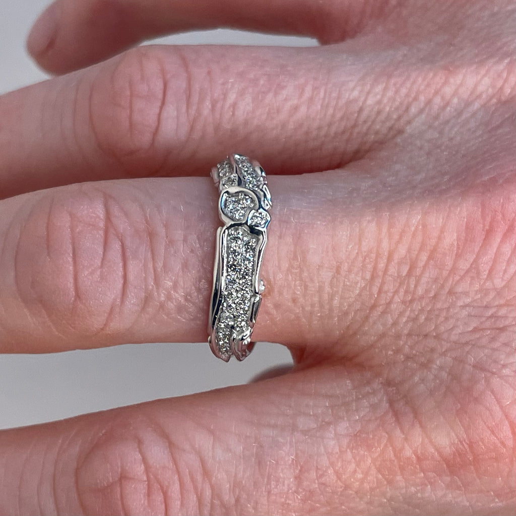 Nexus pavé - gold ring with diamonds