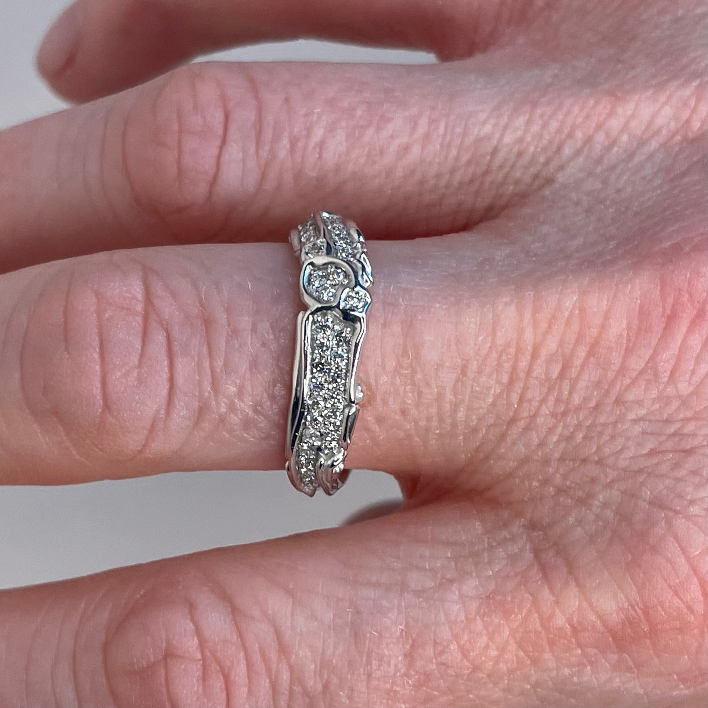 Nexus pavé - gold ring with diamonds