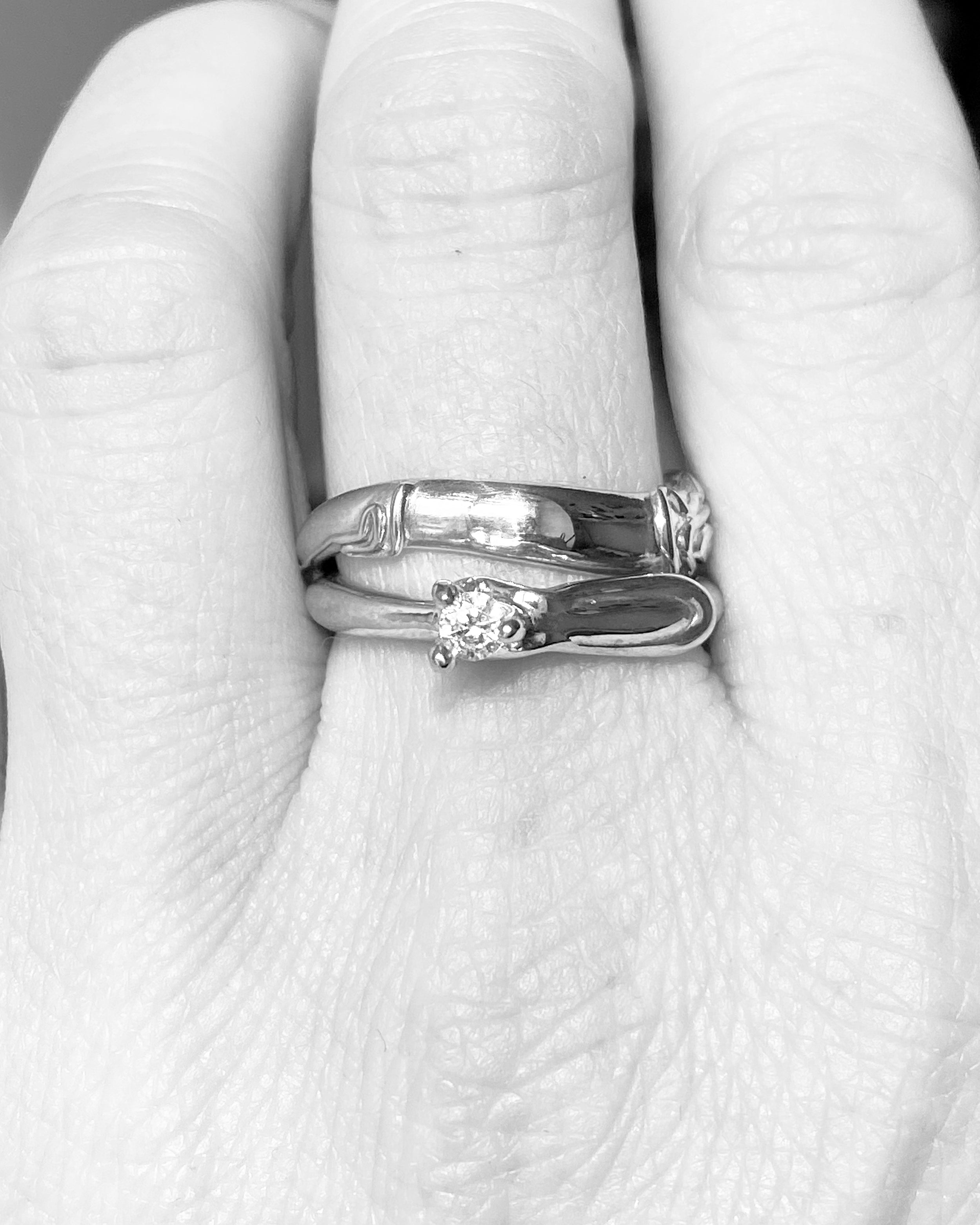 Nacre Amoris - designový zásnubní prsten ze 14 kt zlata 2, 71 g s briliantem 0,14ct - antonielecher