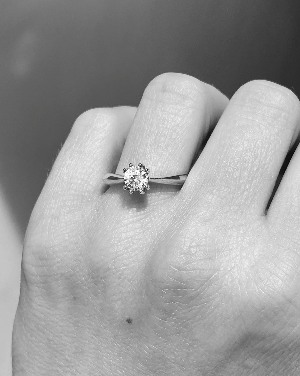 Teneritas - designový zásnubní prsten ze žlutého a bílého zlata se solitérním 0,50ct briliantem SI1/G / 18kt váha cca 3,85 g - antonielecher