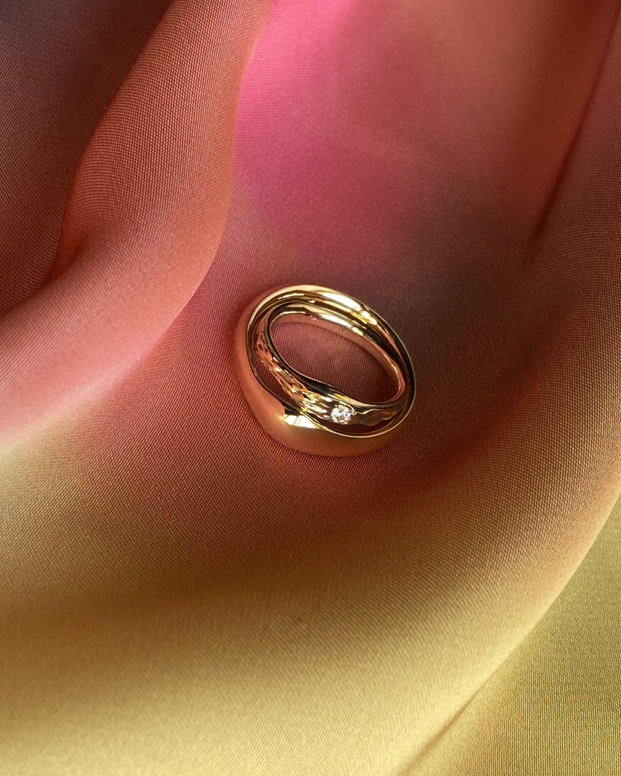 Zlaté snubní prsteny s brilientem vyrobeny na zakázku